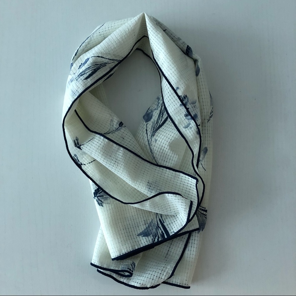 Boutique 1861 scarf. White. OS